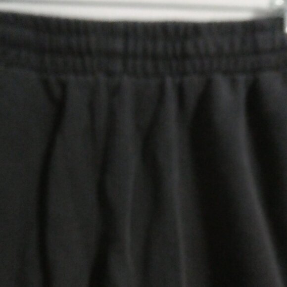 UNDER ARMOUR - Fitted | medium | Black Sweat Shorts | Waistband & Drawstring - Picture 4 of 14